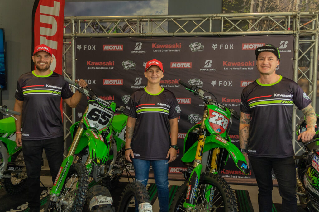 Destacados pilotos costarricenses correrán con el equipo Kawasaki