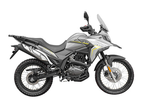 Moto Freedom Carrera 220 Costa Rica en ruta